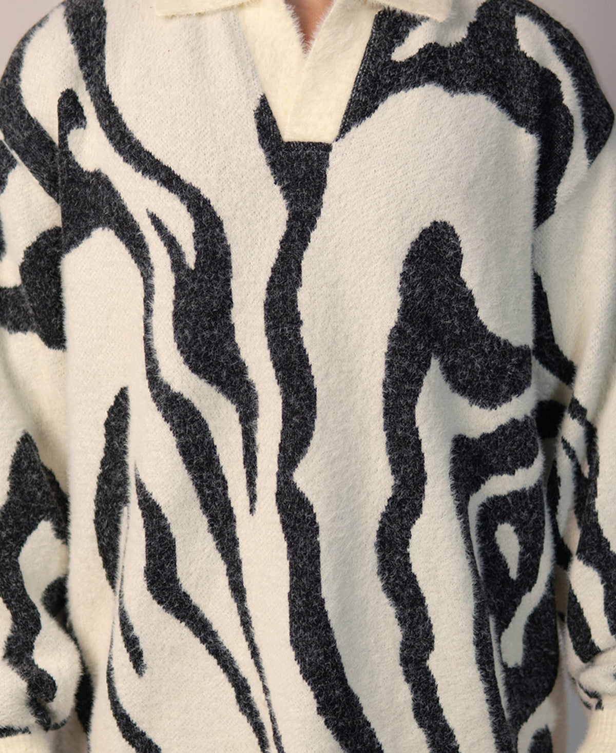 Black & Off-White Abstract Sweater